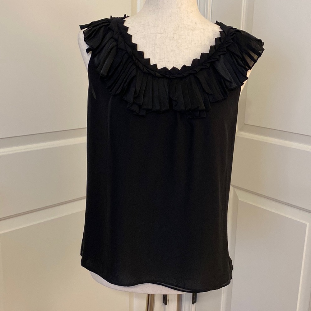 Ann Taylor Sleeveless Top with Pleated Ruffle Neckline Black Size 4.
